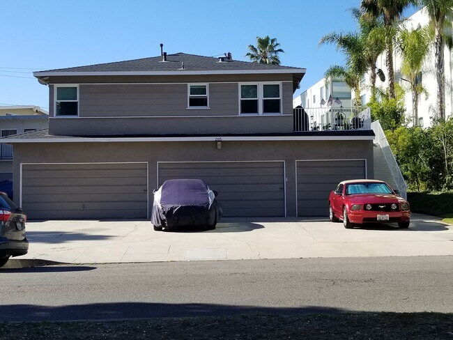 5 unit building - 205 Calle Miramar