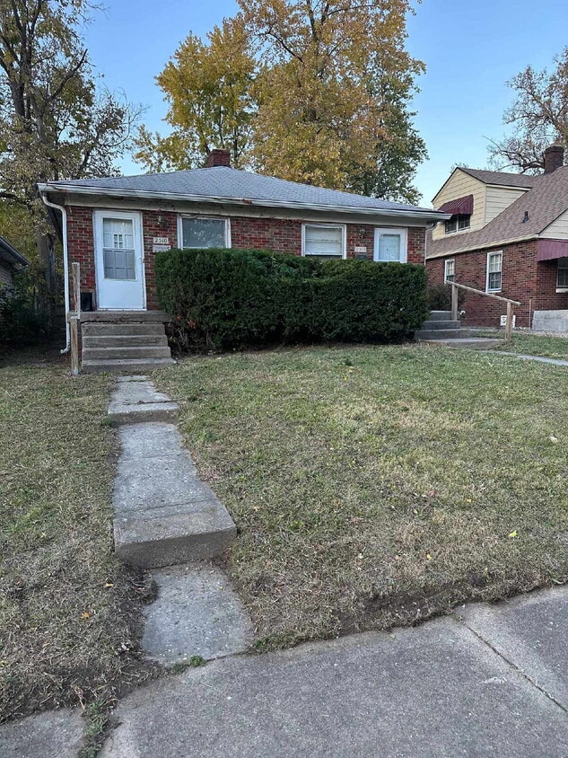 Primary Photo - "Charming 1-Bedroom Duplex with Hardwood F...