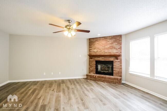 Foto del edificio - 9032 Stones Bluff Ln