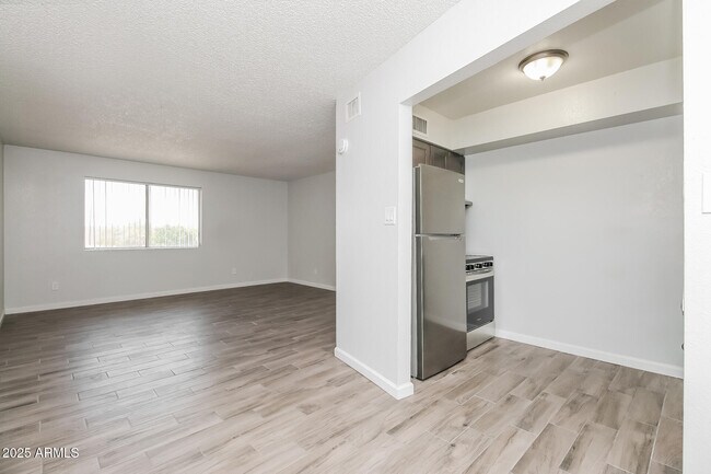 Building Photo - 1050 W University Dr