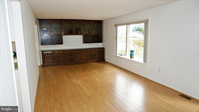 Building Photo - 127 Tulip Dr