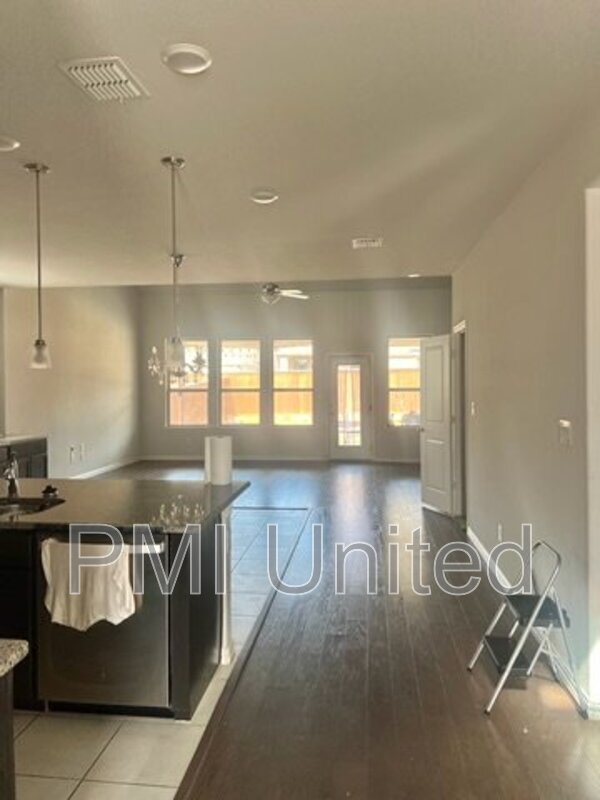 Building Photo - 413 Halwin Dr