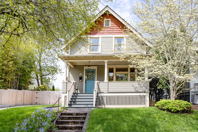 Building Photo - 527 NE Fargo St