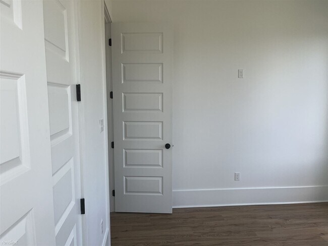 Building Photo - 2 br, 1.5 bath Duplex - 1662 North Tonti S...