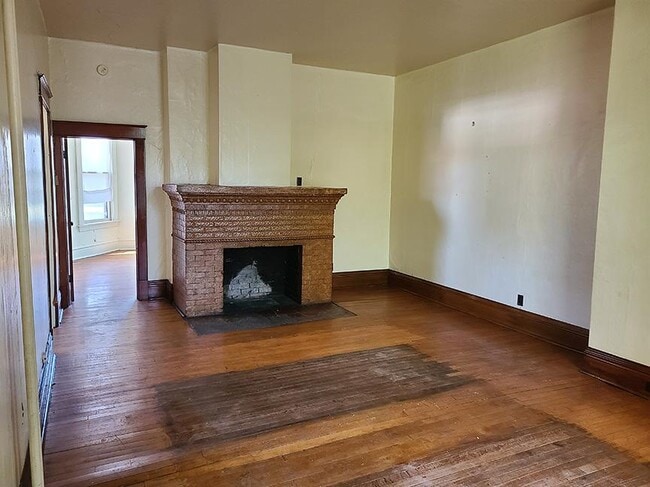 Building Photo - 1020 2nd Ave W