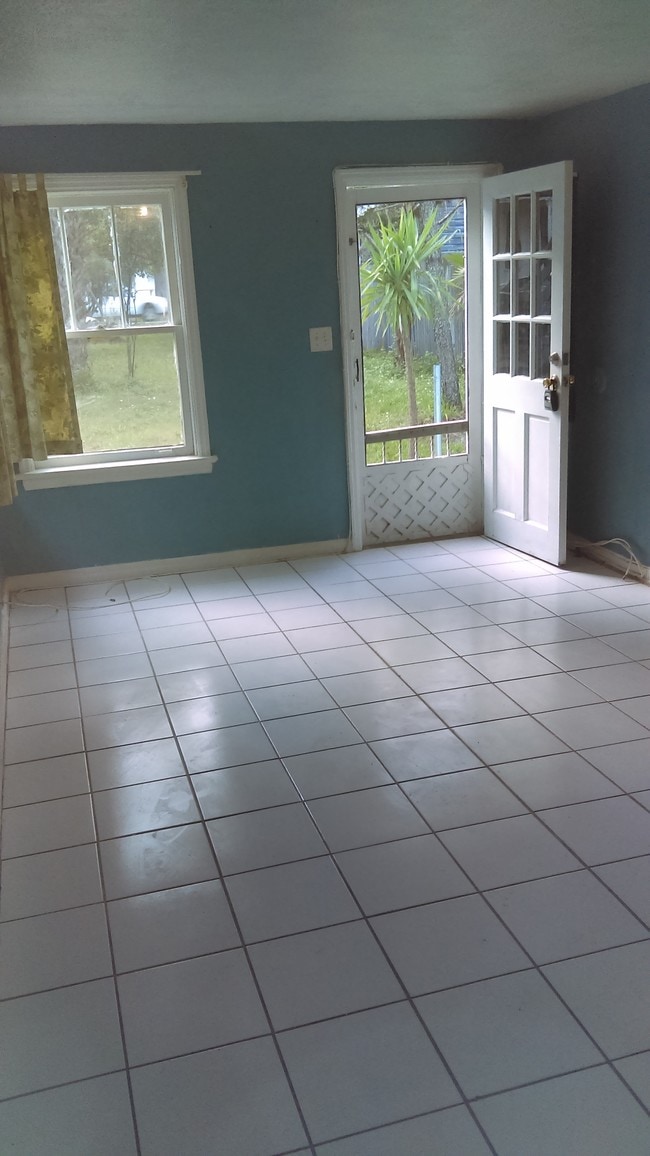 Living Room - 309 Pennsylvania Ave