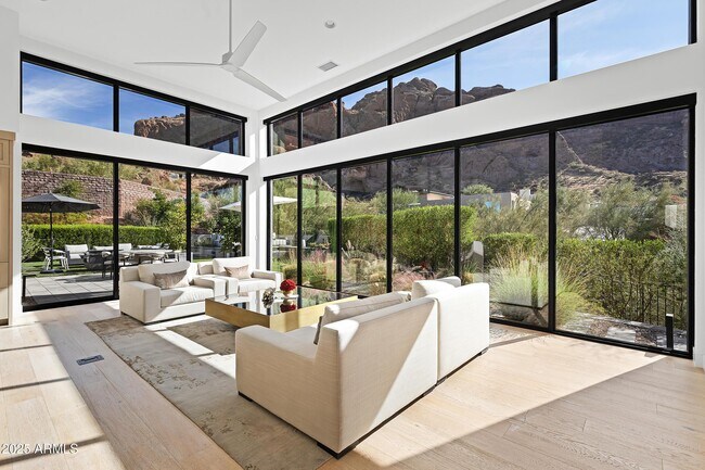 Building Photo - 5841 N Echo Canyon Cir