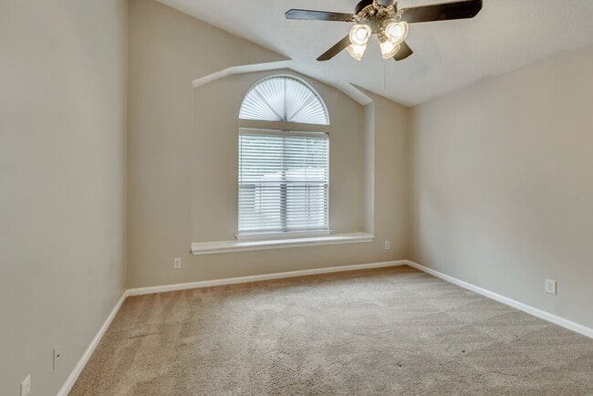 Foto del edificio - Great looking home in Richmond Hill