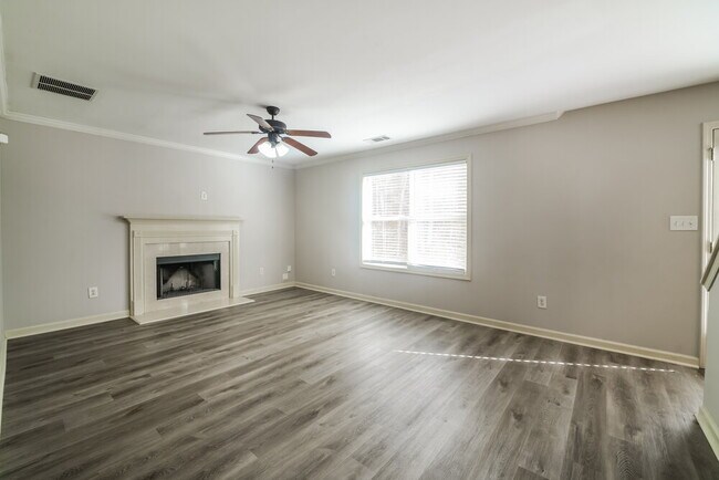 Foto del edificio - 233 Logan Creek Ln