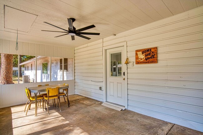 Foto del edificio - 201 White Dr