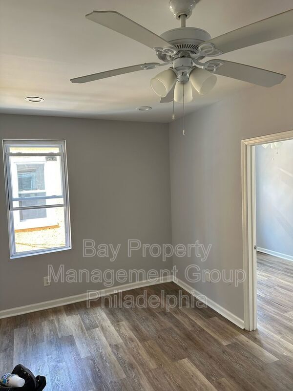 Foto del edificio - 133 E Roosevelt Blvd