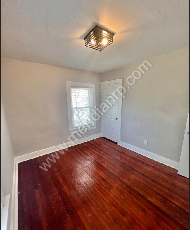 Foto del edificio - 1155 Kinsmoor Ave
