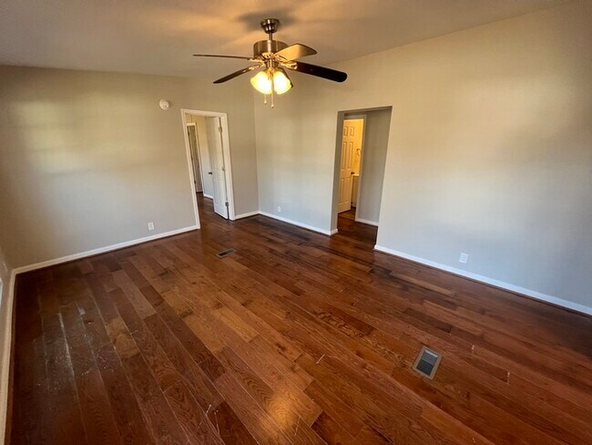 Building Photo - 165 Pebble Creek Ln