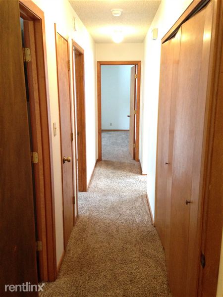 Building Photo - 2553 S Ridge Dr