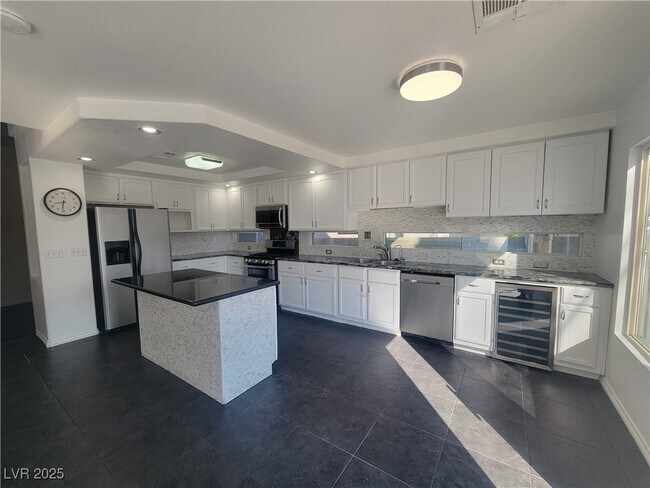 Building Photo - 2094 Silver Breeze Ave