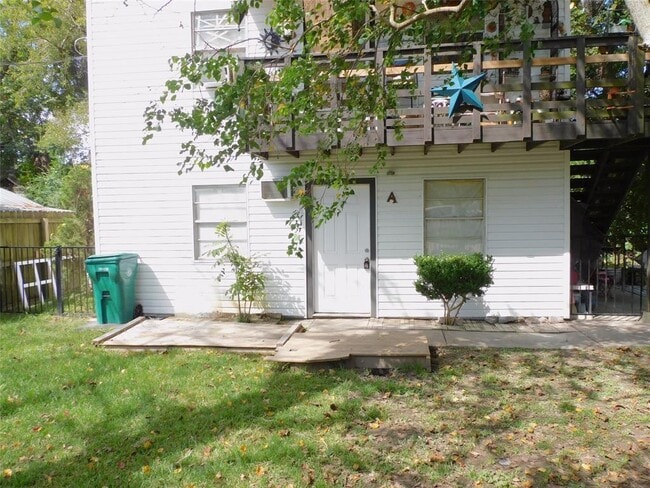 Building Photo - 4827 Pine Ave