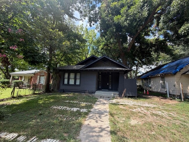 Building Photo - 3232 Coleman Ave