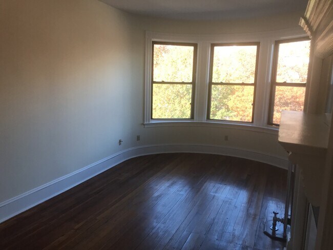 Building Photo - 1574 Beacon St