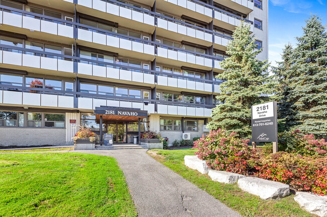 Photo du bâtiment - Greenview Apartments