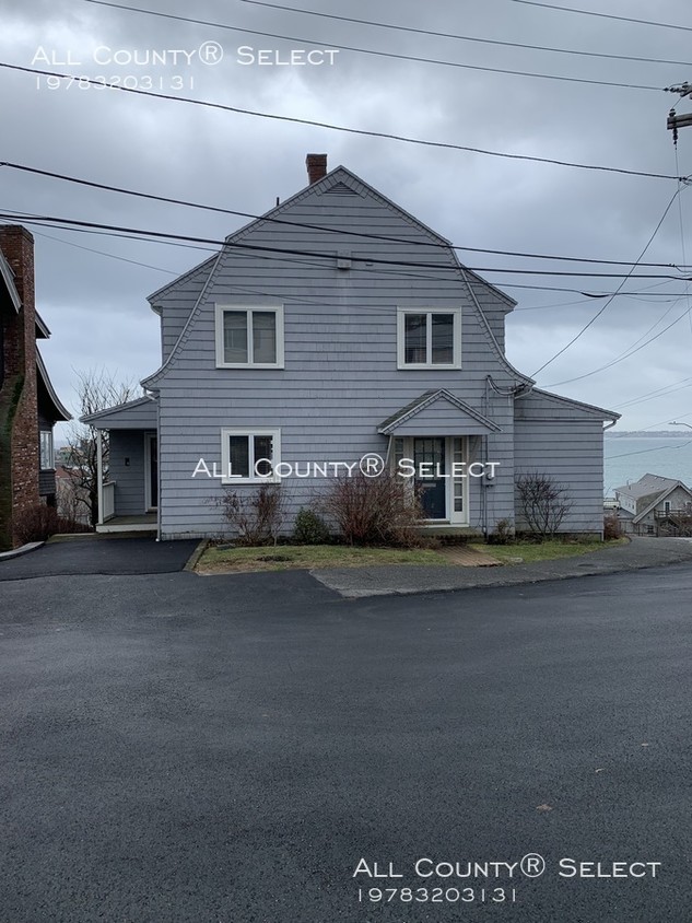 Primary Photo - 1 Bay View Ave