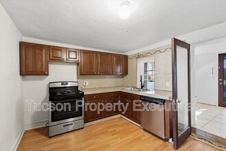 Building Photo - 837 S 8th Ave