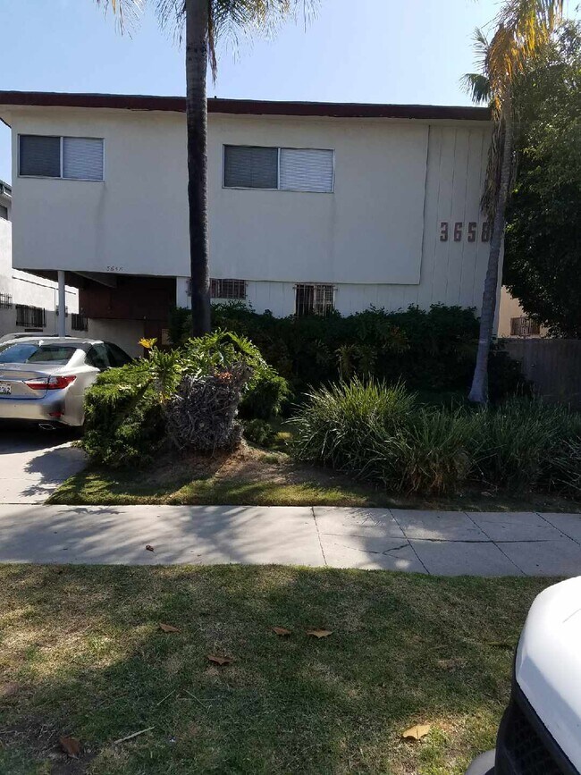 Foto del edificio - 3658 Military Ave