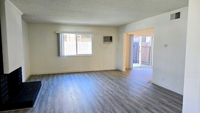 Building Photo - Orangethorpe