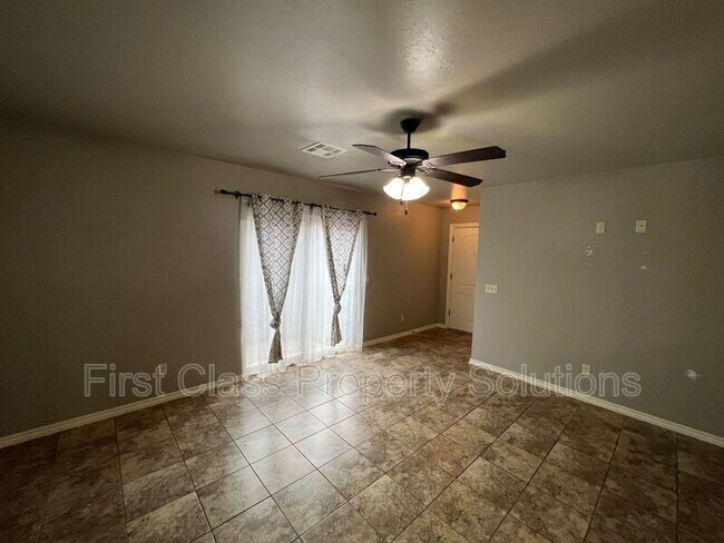 Foto del edificio - 129 Ashley Dr