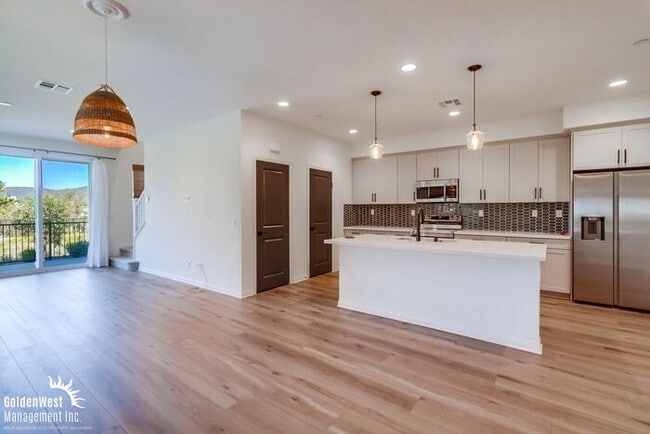 Building Photo - Newly Built 3Bdm 2.5Ba Home with Modern Fe...