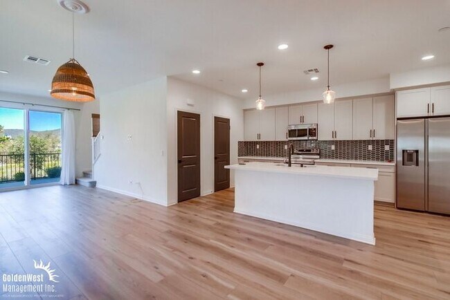 Foto del edificio - Newly Built 3Bdm 2.5Ba Home with Modern Fe...