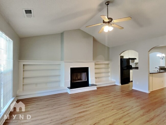 Building Photo - 113 Meadow Ct