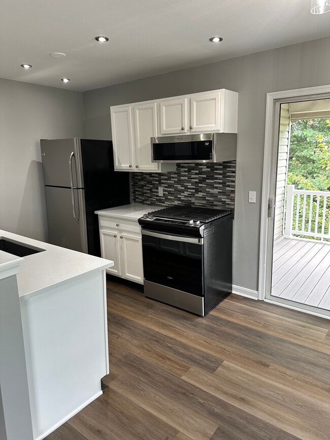 Building Photo - 219 Rosebay Ct