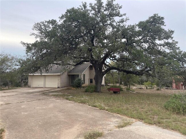 Building Photo - 210 Oak Springs Dr