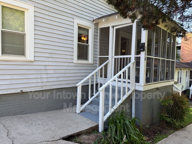 Photo - 225 Lowry Street NE