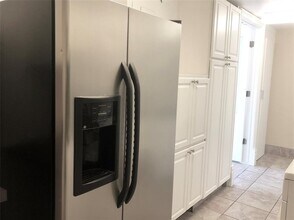 Building Photo - 2016 Main St