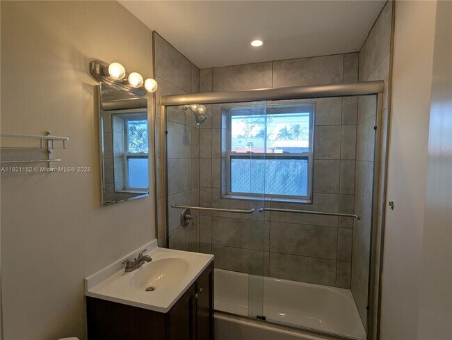 Foto del edificio - 2210 Johnson St