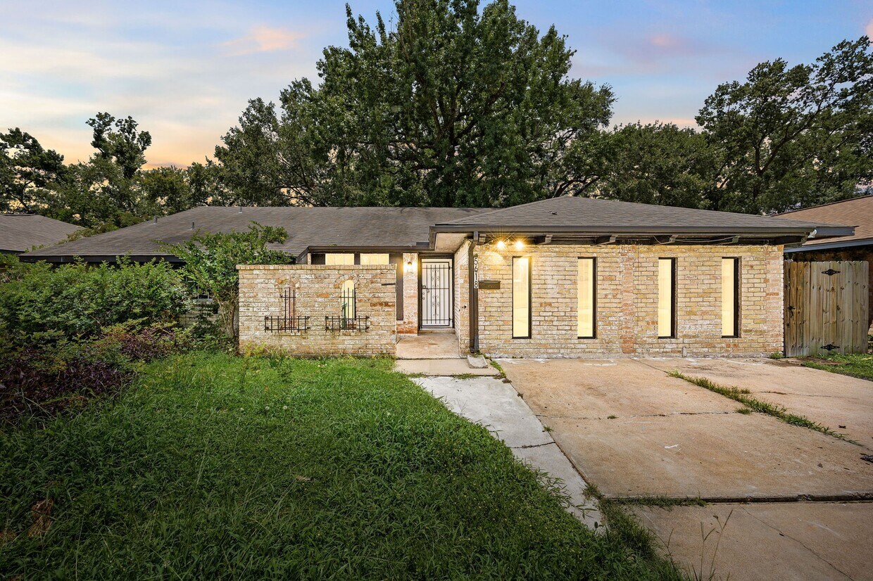 Foto principal - 5618 Briarwick Ln