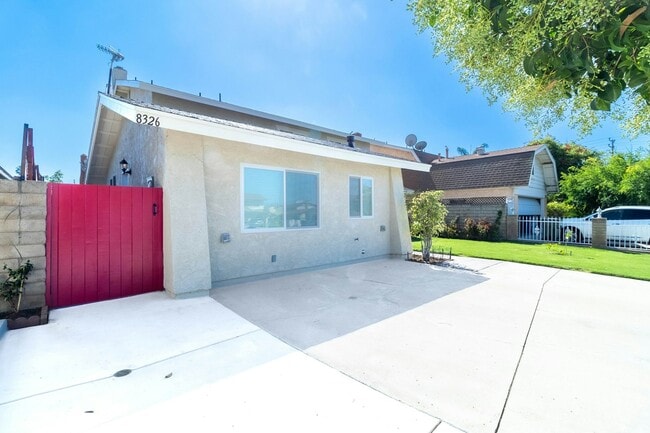 Foto del edificio - 8326 Beckford Ave