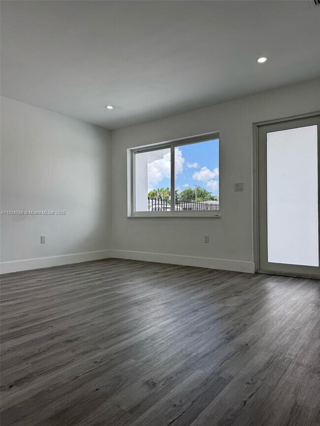 Foto del edificio - 439 E 16th St
