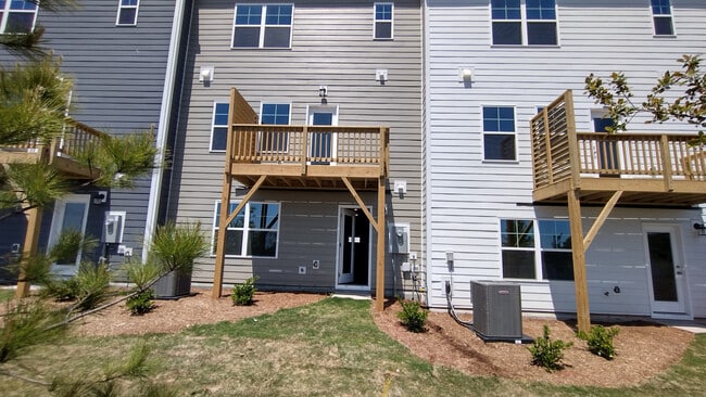 Foto del edificio - Room in Townhome on Terrawood Dr