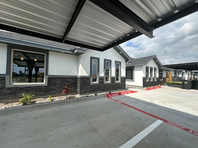 Foto del edificio - 712 Palmer Rd