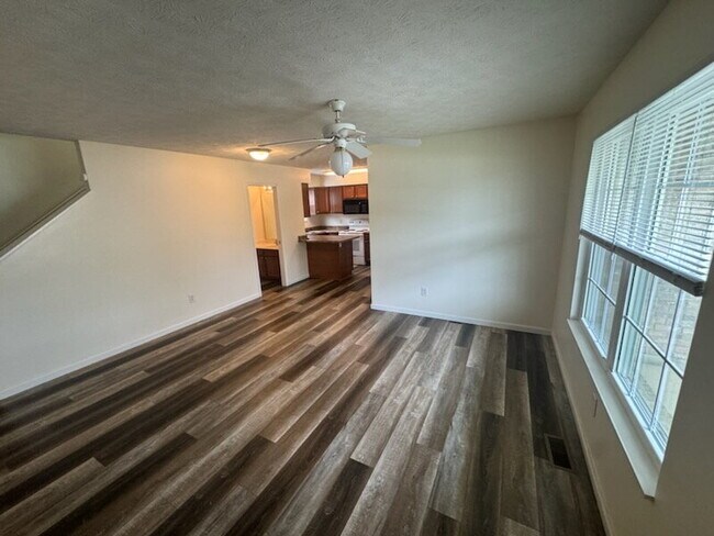 Foto del edificio - Two Bedroom Townhome