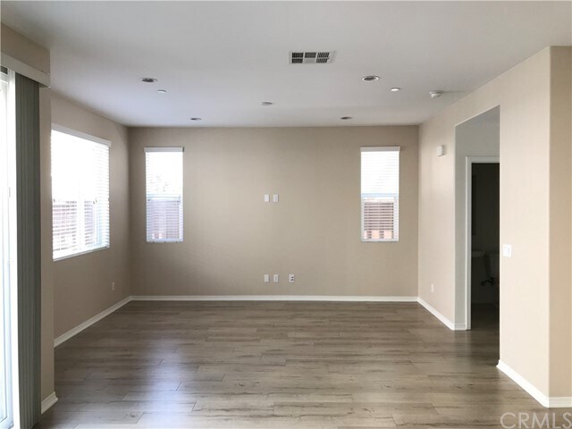 Building Photo - 425 Colony Dr