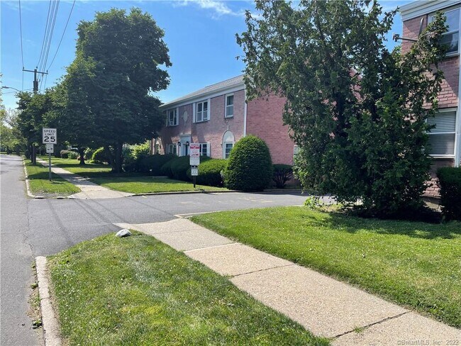 Building Photo - 246 Seaton Rd