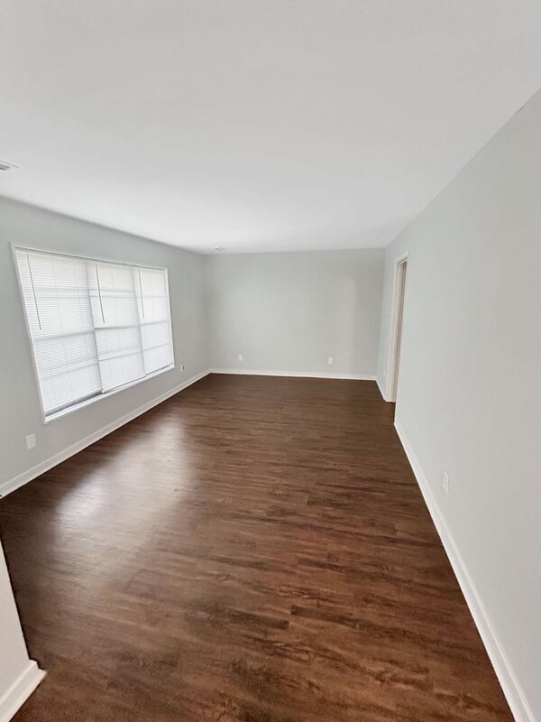 Building Photo - 1813 Collier Dr