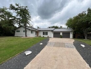 Building Photo - 100 Lake Hills Dr N