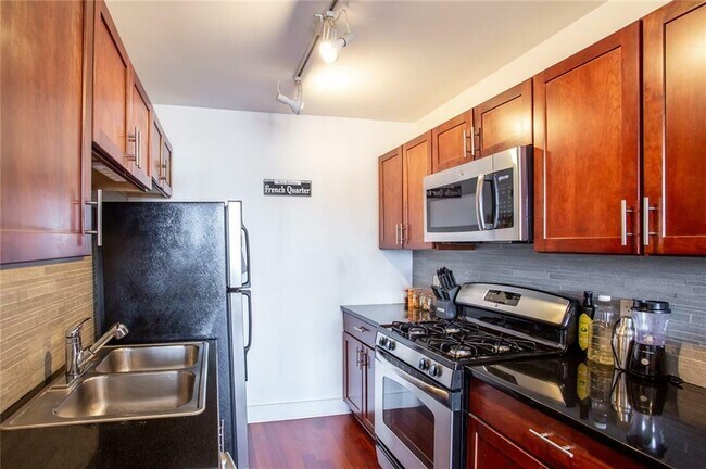 Foto del edificio - 600 E 8th St