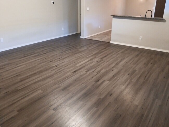 Foto del edificio - 6705 Kayser Mill Rd NW
