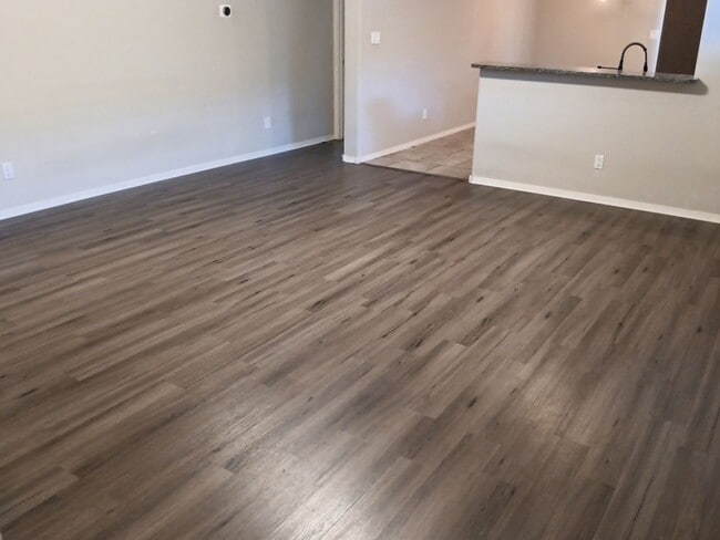 Foto del edificio - Beautiful 3 Bedroom 2 Bathroom home! Showi...