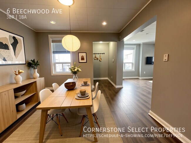 Photo du bâtiment - Charming Detached Home!